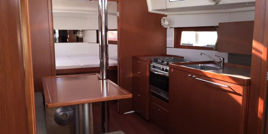 Beneteau Oceanis 38.1