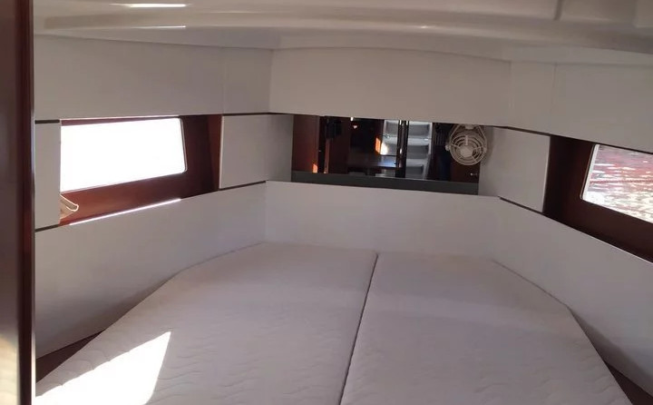 Beneteau Oceanis 38.1