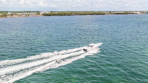 Fountain 38 center console te