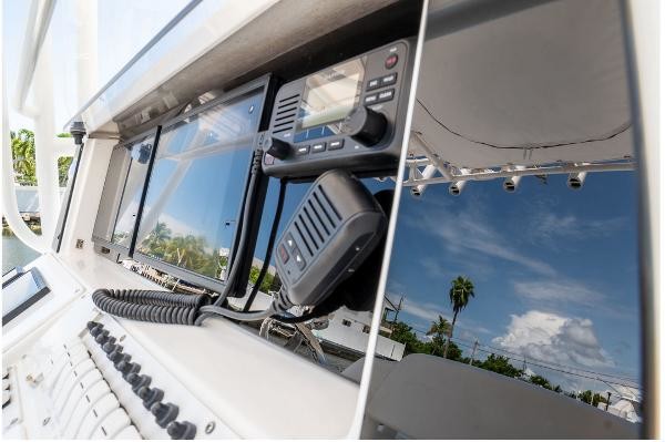 Fountain 38 center console te