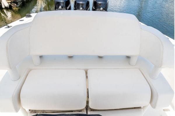 Fountain 38 center console te