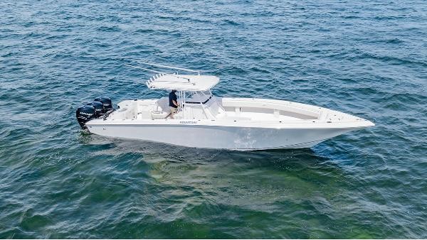 Fountain 38 center console te