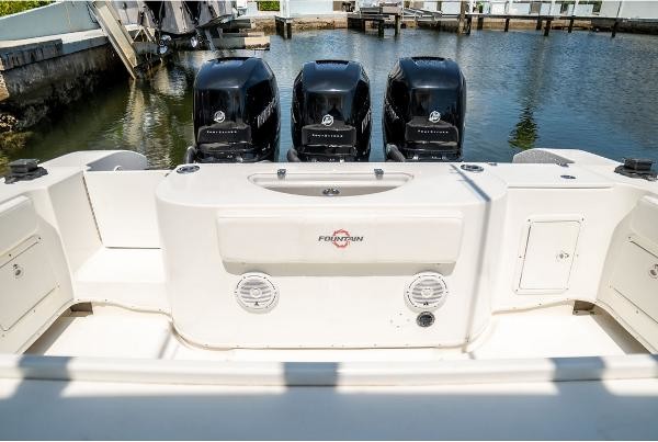 Fountain 38 center console te