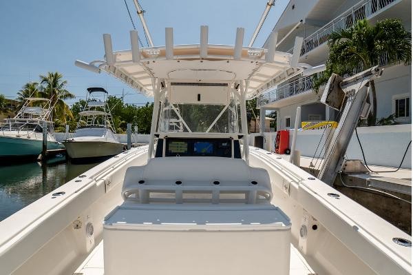 Fountain 38 center console te