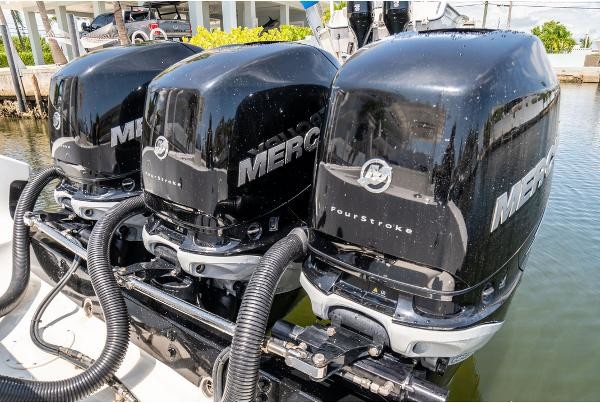 Fountain 38 center console te