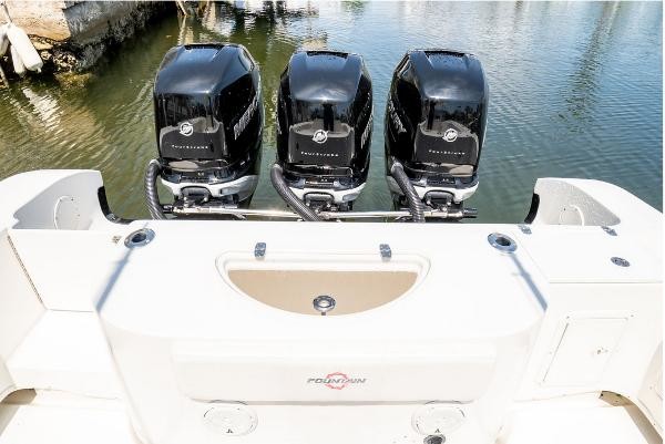 Fountain 38 center console te