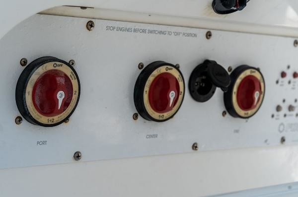 Fountain 38 center console te