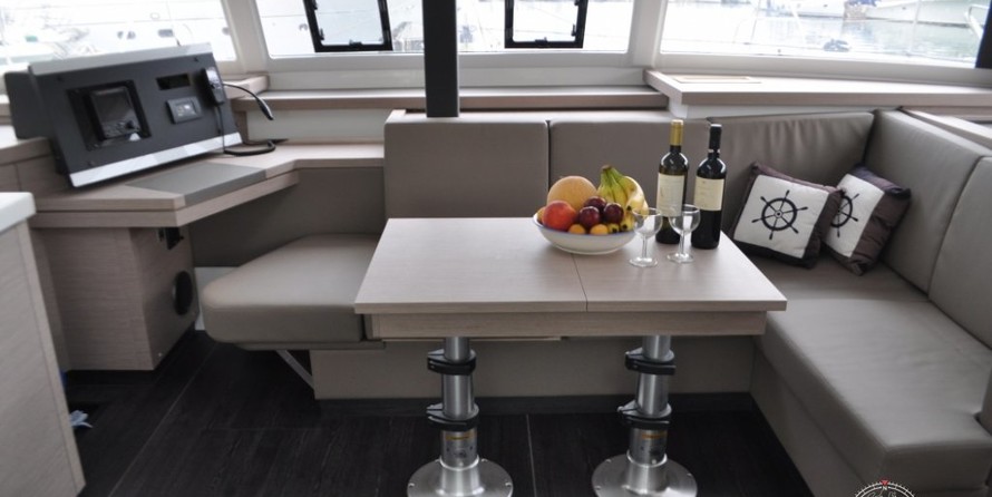 Fountaine Pajot Astréa 42