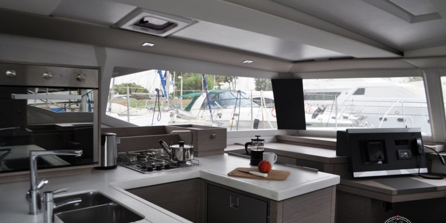Fountaine Pajot Astréa 42