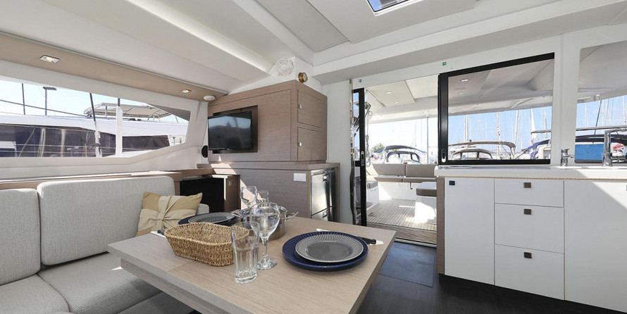 Fountaine Pajot Astrea 42