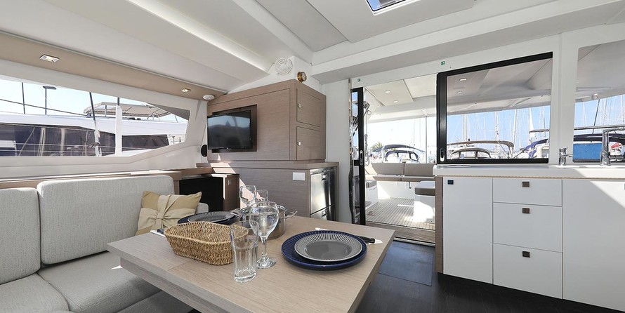 Fountaine Pajot Astrea 42