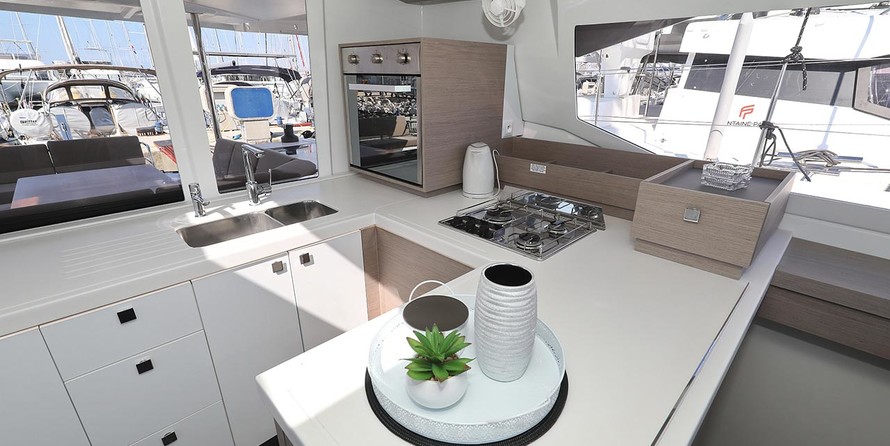 Fountaine Pajot Astrea 42