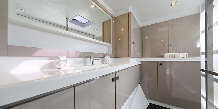 Fountaine Pajot Astrea 42