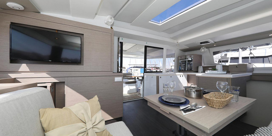 Fountaine Pajot Astrea 42