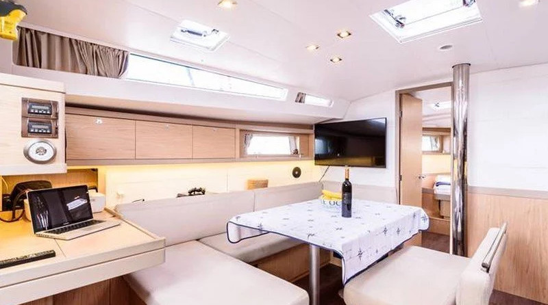 Beneteau Oceanis 48