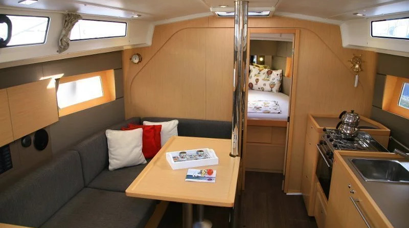 Beneteau Oceanis 38