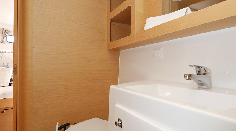 Lagoon 42 - 4 + 2 cab.