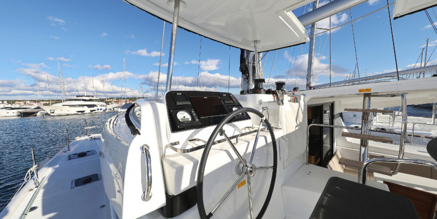 Lagoon 42 - 4 + 2 cab.