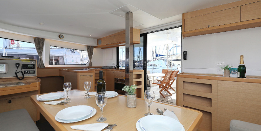 Lagoon 42 - 4 + 2 cab.