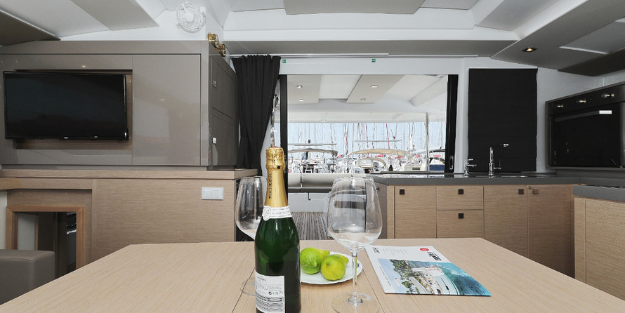 Fountaine Pajot Astréa 42