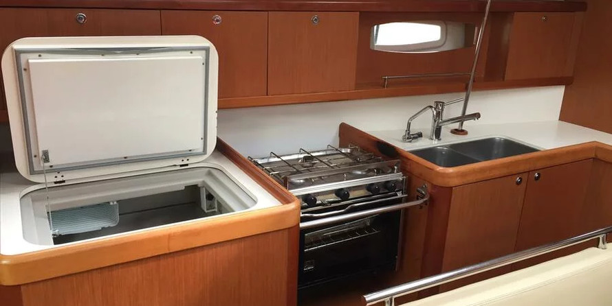 Oceanis 43