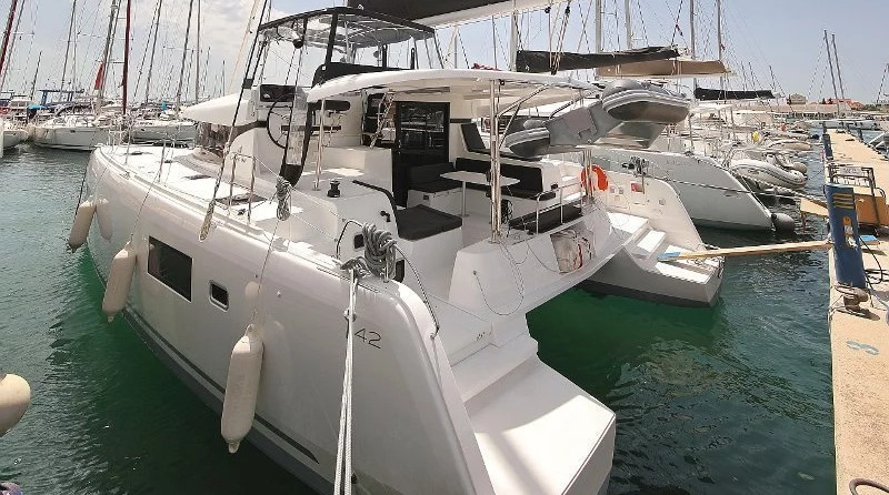 Lagoon 42