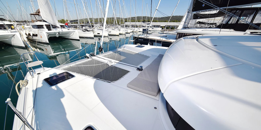 Lagoon 42