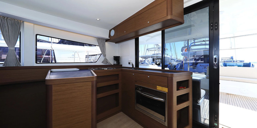Lagoon 42