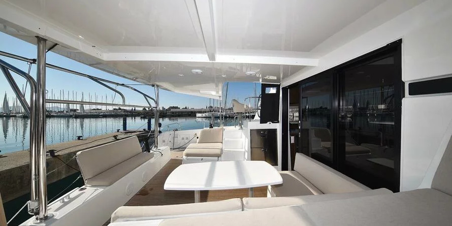 Lagoon 42