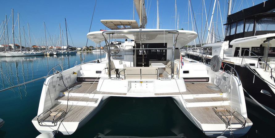 Lagoon 42