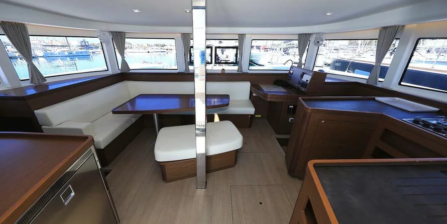 Lagoon 42