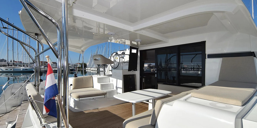 Lagoon 42