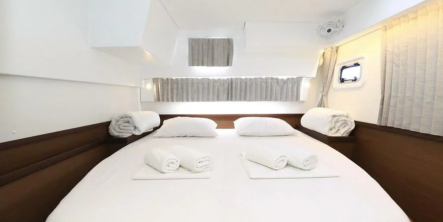 Lagoon 42