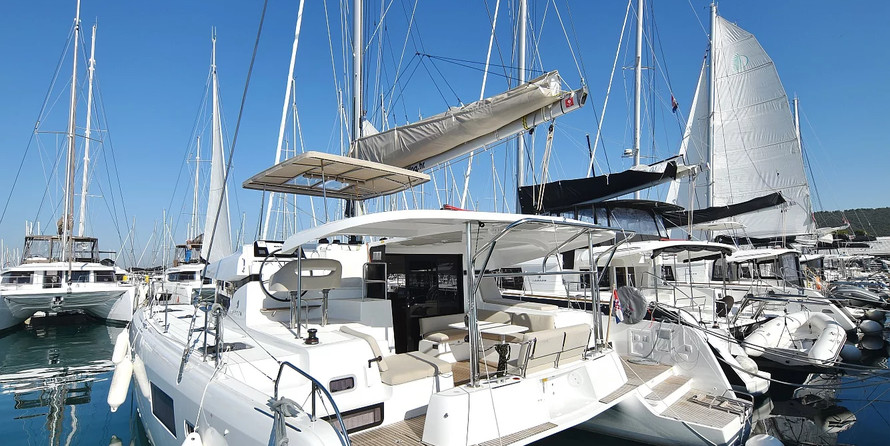 Lagoon 42