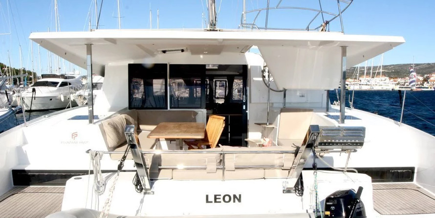Fountaine Pajot Lucia 40