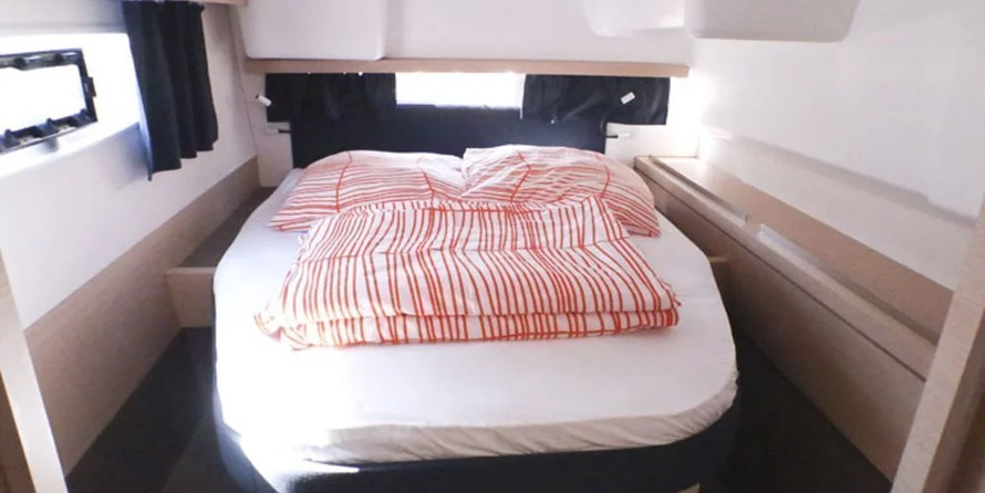 Fountaine Pajot Lucia 40