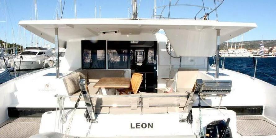 Fountaine Pajot Lucia 40