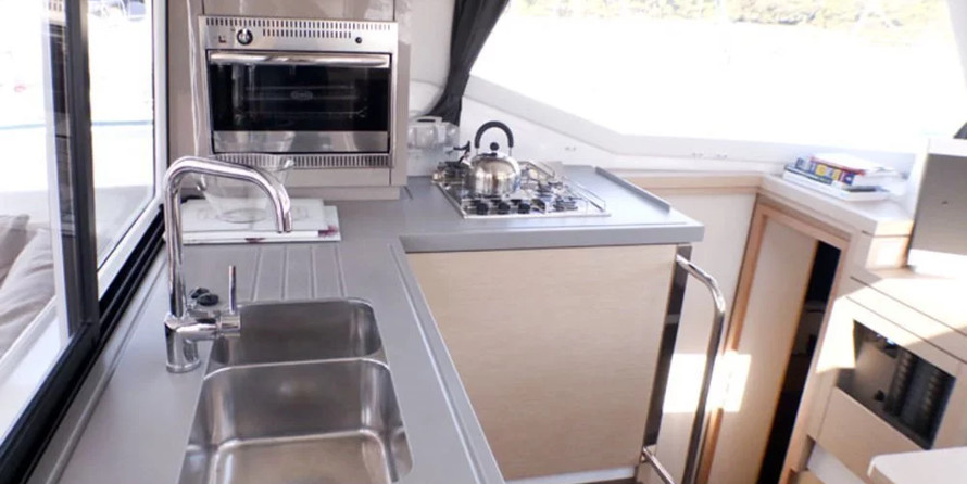 Fountaine Pajot Lucia 40