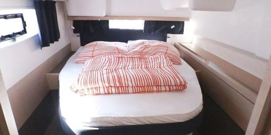 Fountaine Pajot Lucia 40