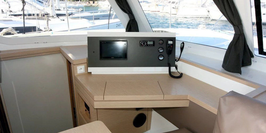 Fountaine Pajot Lucia 40