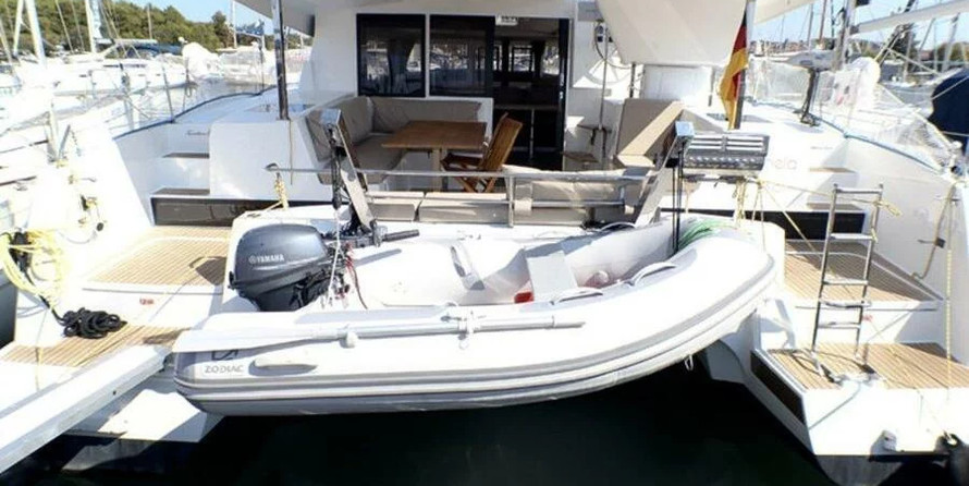 Fountaine Pajot Lucia 40
