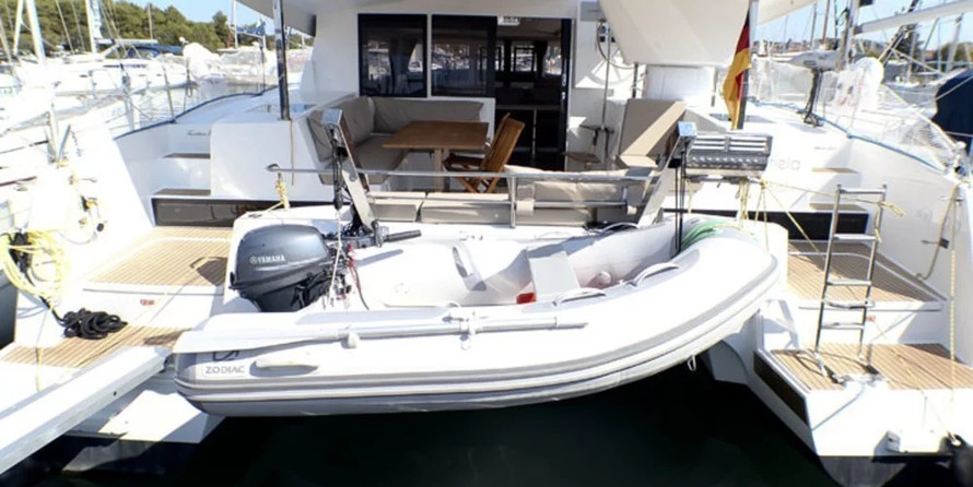 Fountaine Pajot Lucia 40