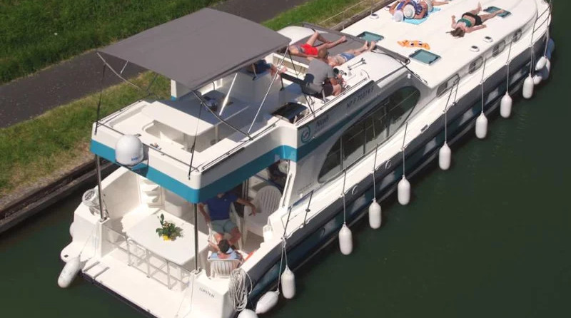 Cantieri estensi goldstar 560 c fly