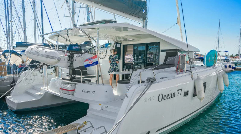 Lagoon 42