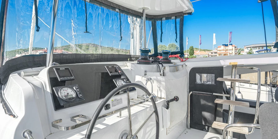 Lagoon 42