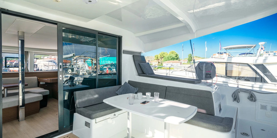 Lagoon 42