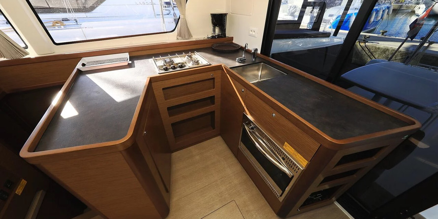 Lagoon 42 - 4 + 2 cab.