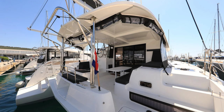 Lagoon 42 - 4 + 2 cab.