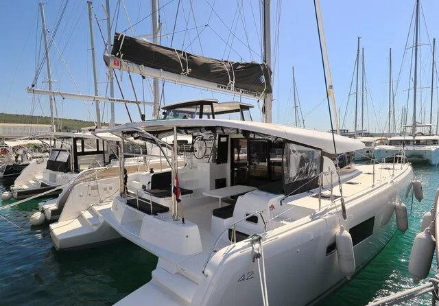 Lagoon 42 - 4 + 2 cab.