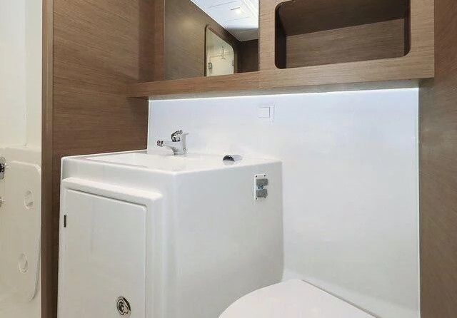 Lagoon 42 - 4 + 2 cab.